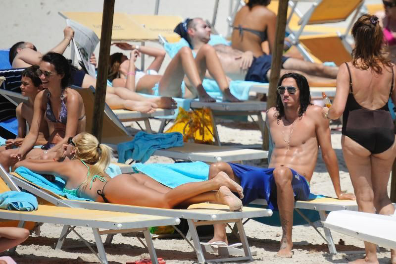 Mariana-Diarco-in-Thong-Bikini-on-Beach-Italian-Coast-15