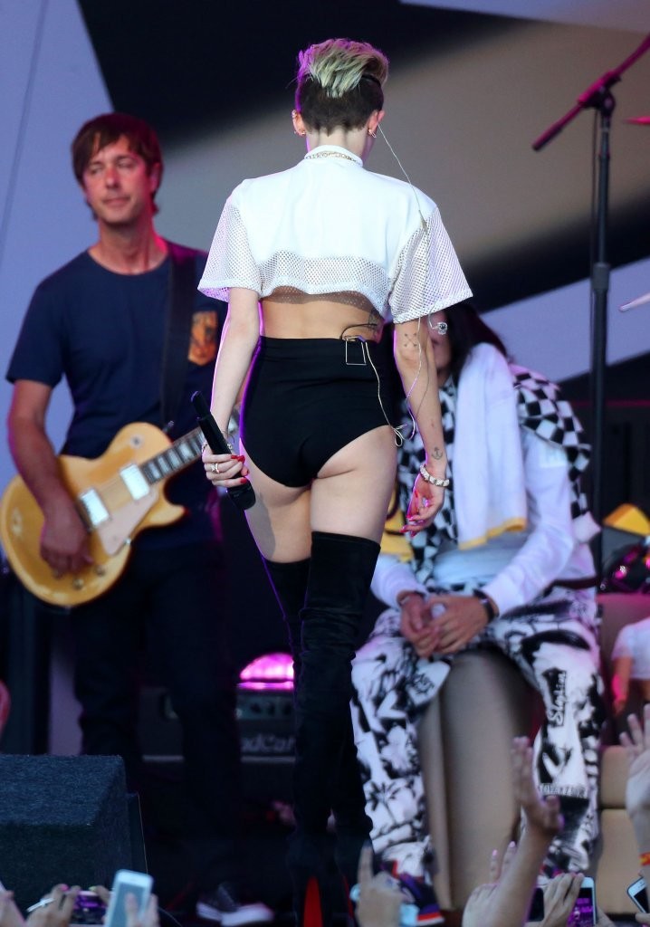 Miley-Cyrus-Performs-at-Jimmy-Kimmel-Live-in-Los-Angeles-12