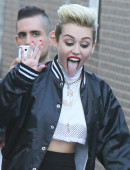 Miley Cyrus slips us the tongue!