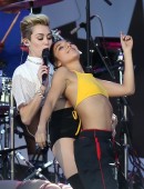 Miley-Cyrus-Performs-at-Jimmy-Kimmel-Live-in-Los-Angeles-3