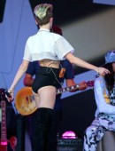 Miley-Cyrus-Performs-at-Jimmy-Kimmel-Live-in-Los-Angeles-7