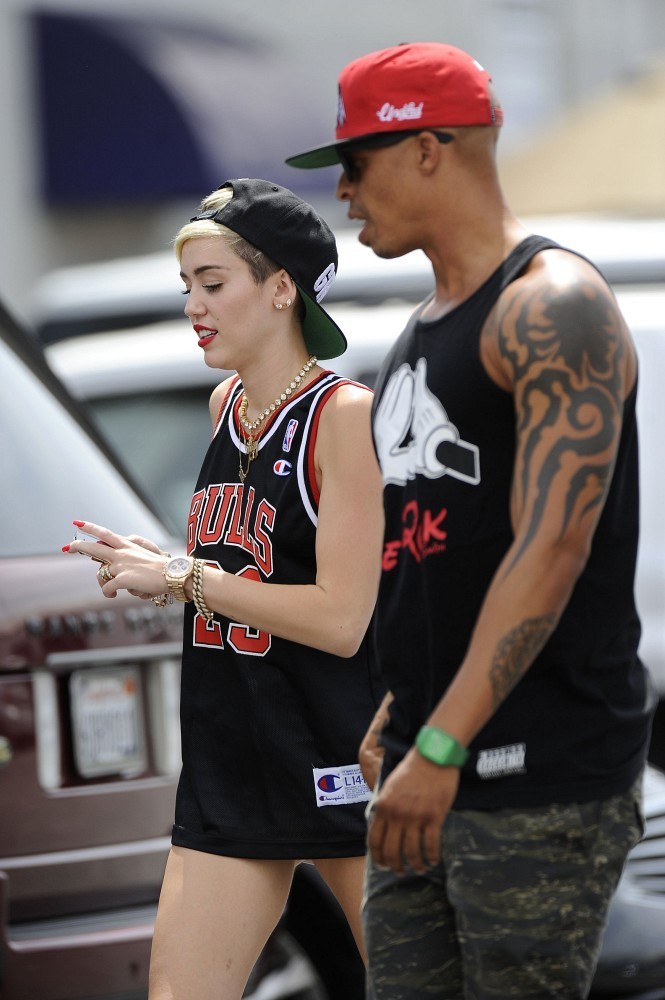 Miley-Cyrus-at-the-CenterStaging-Studios-in-LA-11