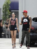 Miley-Cyrus-at-the-CenterStaging-Studios-in-LA-4