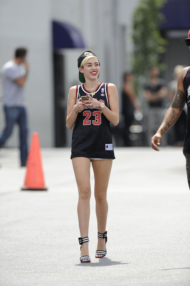 Miley-Cyrus-at-the-CenterStaging-Studios-in-LA-5