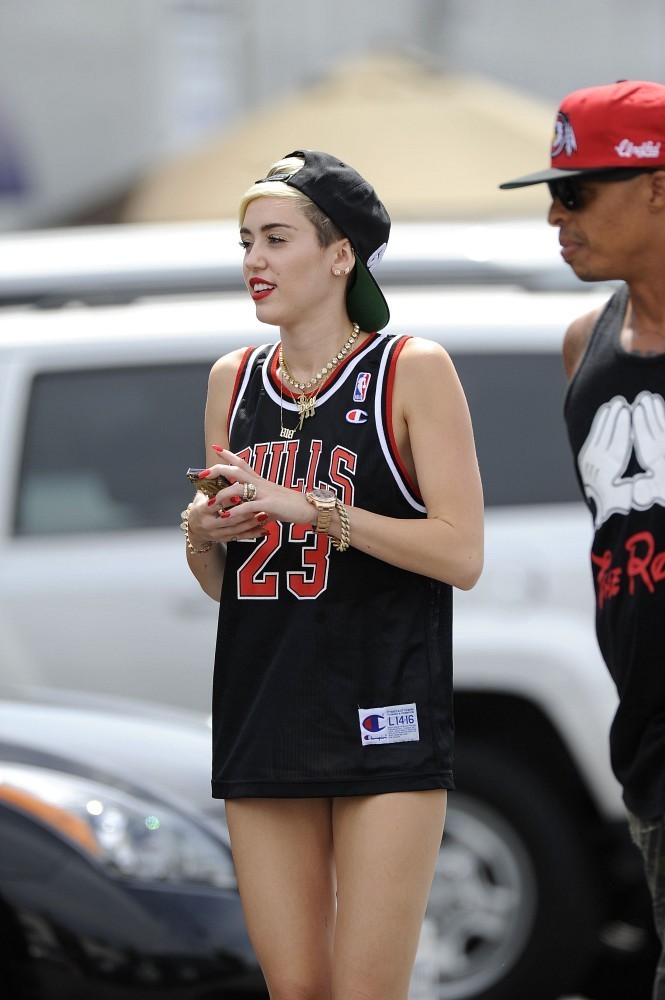 Miley-Cyrus-at-the-CenterStaging-Studios-in-LA-8