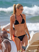 Paige-Butcher-in-Black-Bikini-in-Maui-17