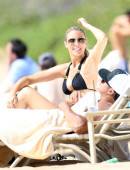 Paige-Butcher-in-Black-Bikini-in-Maui-19