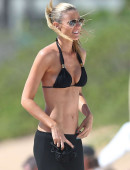 Paige-Butcher-in-Black-Bikini-in-Maui-7