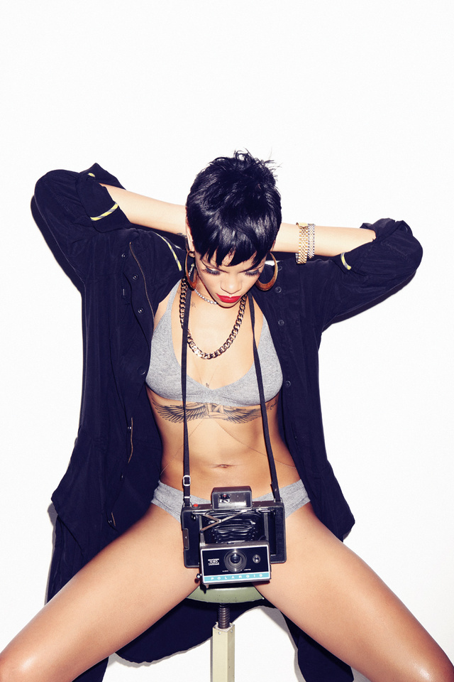 Rihanna-Complex-Shoot-2013-5
