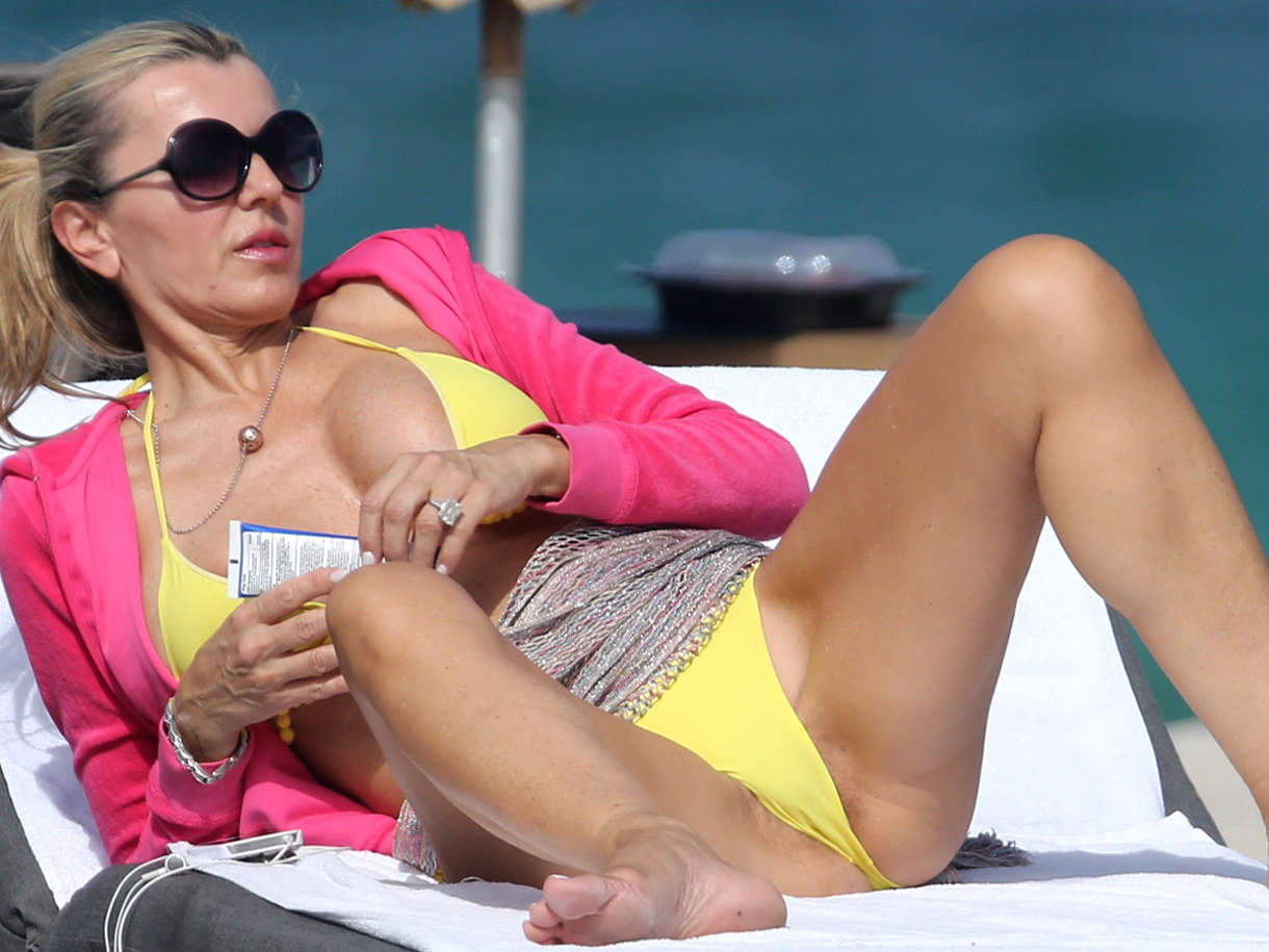 Rita-Rusic-in-Yellow-Bikini-in-Miami-7
