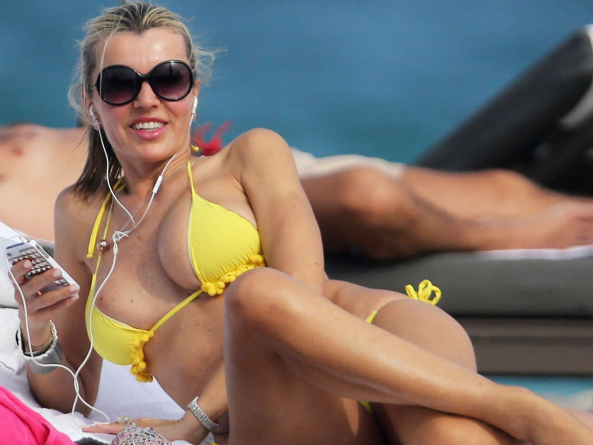 Rita-Rusic-in-Yellow-Bikini-in-Miami-9