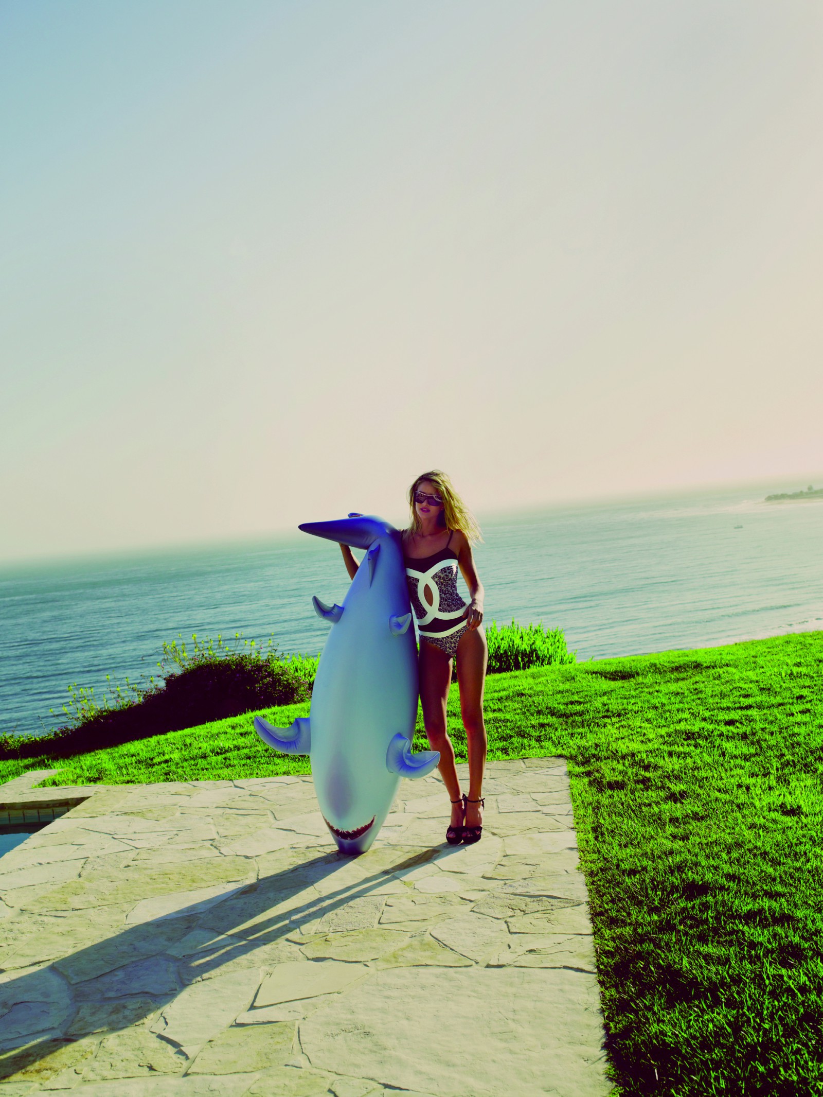 Rosie-Huntington-Whiteley-Muse-Magazine-Photoshoot-Summer-2013-2