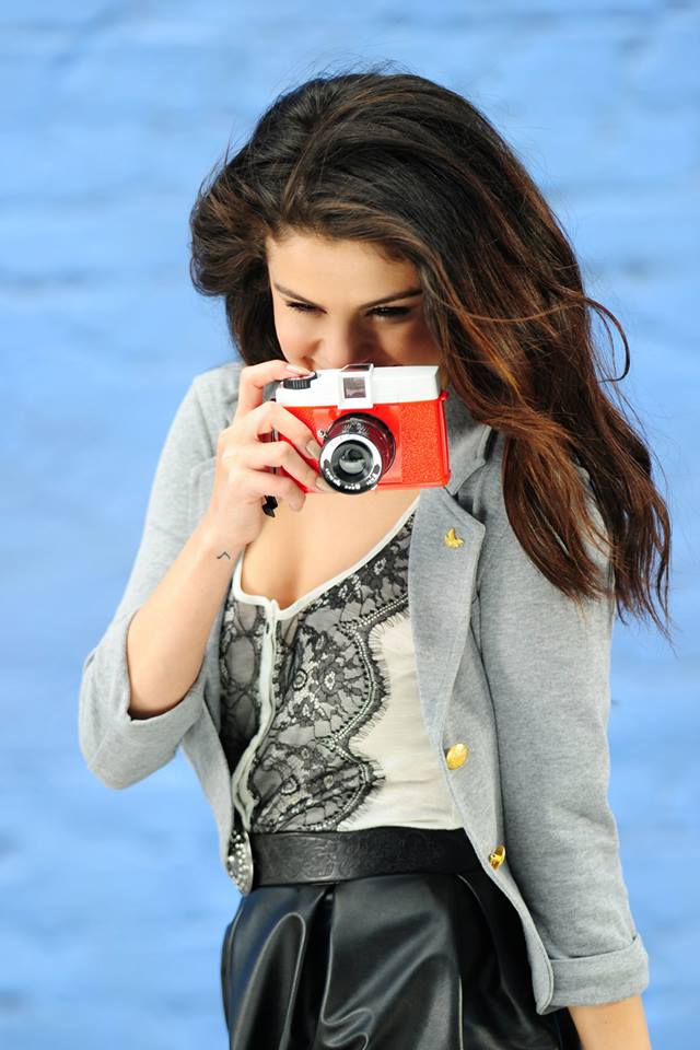 Selena-Gomez-Dream-Out-Loud-Photoshoot-1