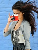 Selena-Gomez-Dream-Out-Loud-Photoshoot-14