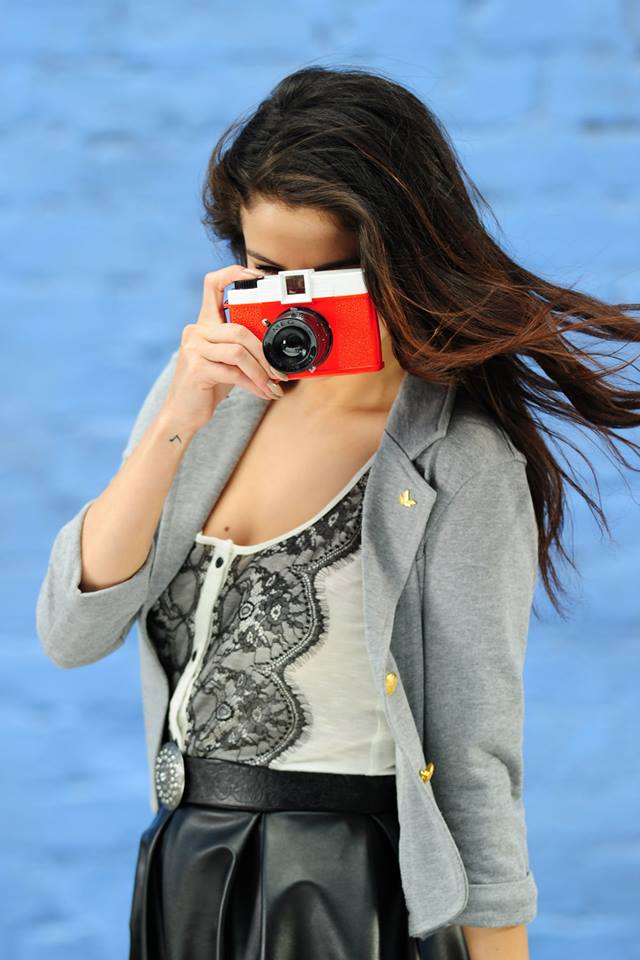 Selena-Gomez-Dream-Out-Loud-Photoshoot-2