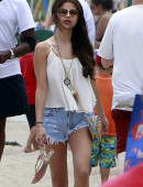 Selena-Gomez-Out-and-About-in-Malibu-11