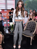 Selena Gomez Co-Hosts New