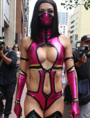Adrianne-Curry-Mortal-Combat-Costume-11