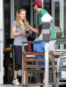 Amanda-Seyfried-Booty-in-Tights-2