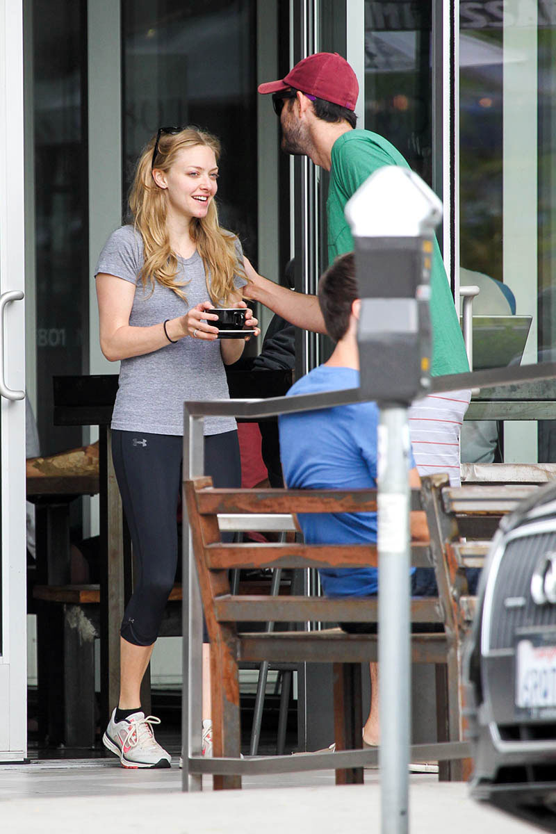 Amanda-Seyfried-Booty-in-Tights-2