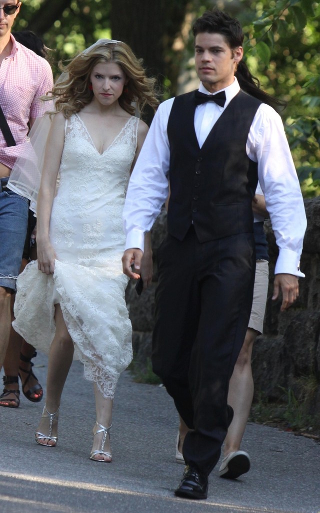 Anna-Kendrick-on-the-Set-of-The-Last-Five-Years-in-NYC-3