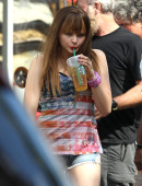 Chloe Moretz Keeps Cool On Set