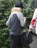 Christina-Aguilera-Booty-in-Tights-6