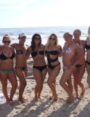 Demi-Lovato-in-Bikini-2