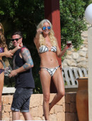 Denise-Van-Outen-and-Zoe-Hardman-Poolside-candids-in-Ibiza-2