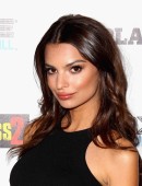 Emily-Ratajkowski-at-2013-Comic-Con-4
