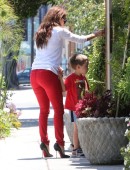 Eva-Longoria-Booty-in-Jeans-1
