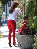 Eva-Longoria-Booty-in-Jeans-8
