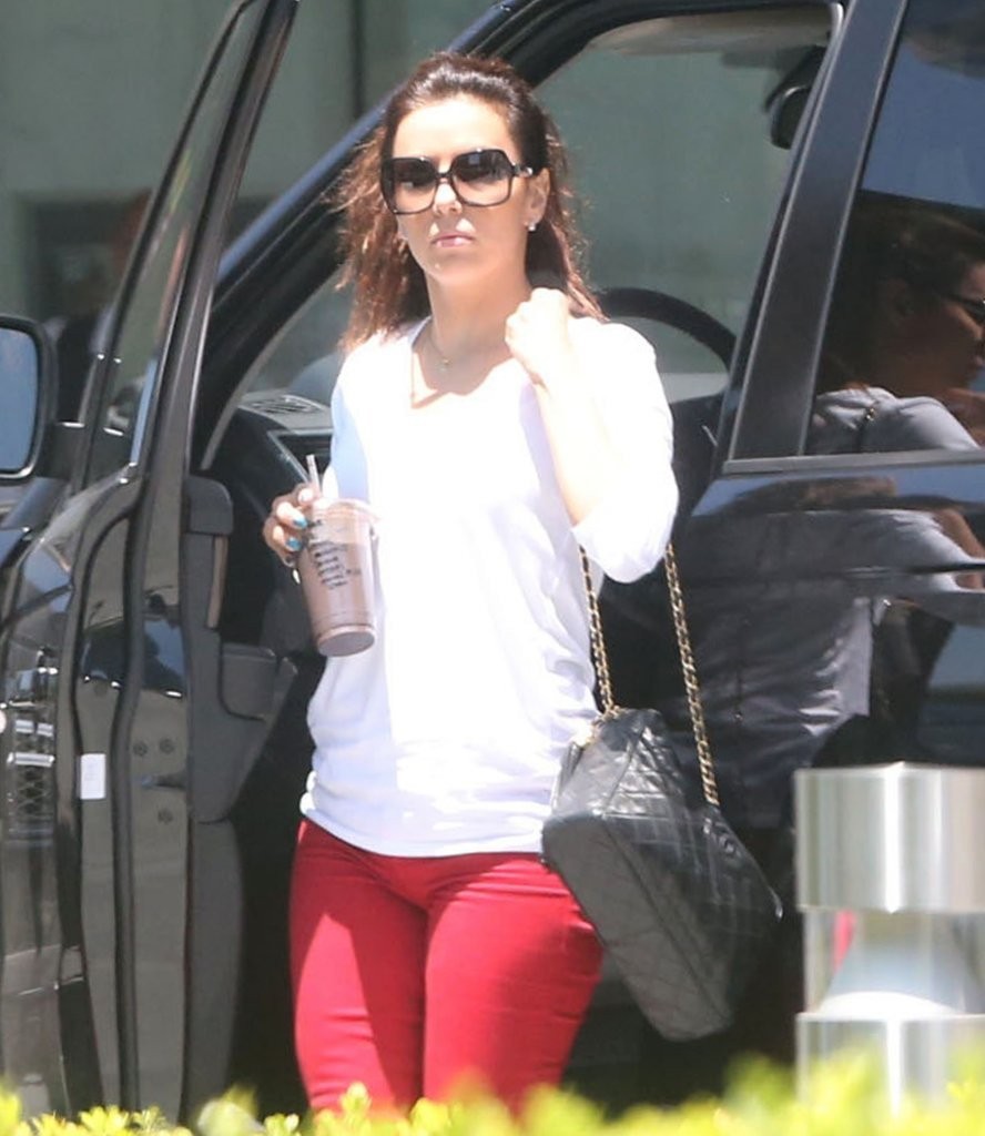 Eva-Longoria-Booty-in-Jeans-9