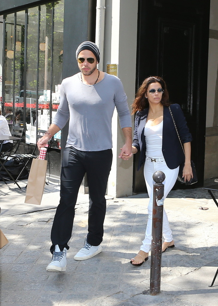 Eva-Longoria-Out-and-About-in-Paris-1
