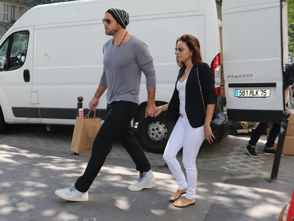 Eva-Longoria-Out-and-About-in-Paris-10