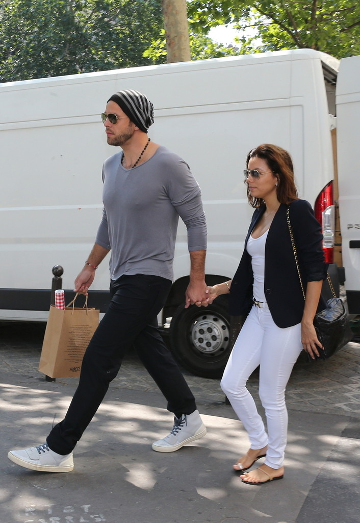 Eva-Longoria-Out-and-About-in-Paris-3