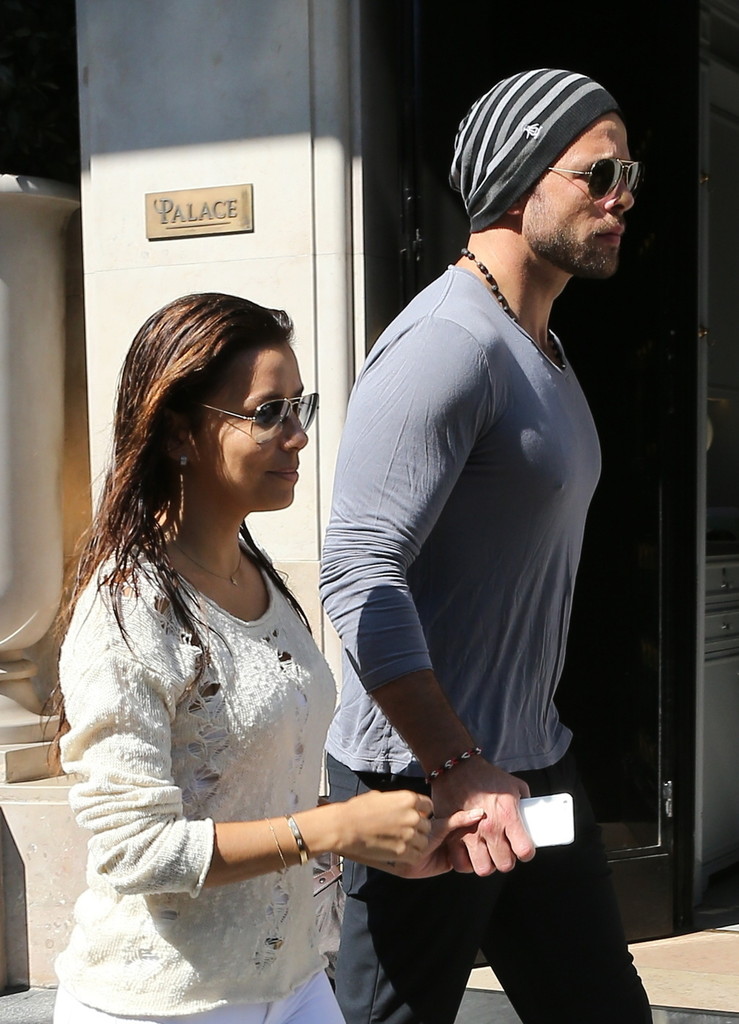Eva-Longoria-Out-and-About-in-Paris-5