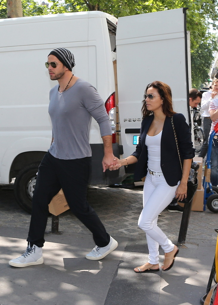 Eva-Longoria-Out-and-About-in-Paris-9