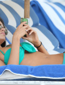 Hana-Nitsche-in-Bikini-1