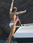 Helen-Lindes-in-Bikini-6