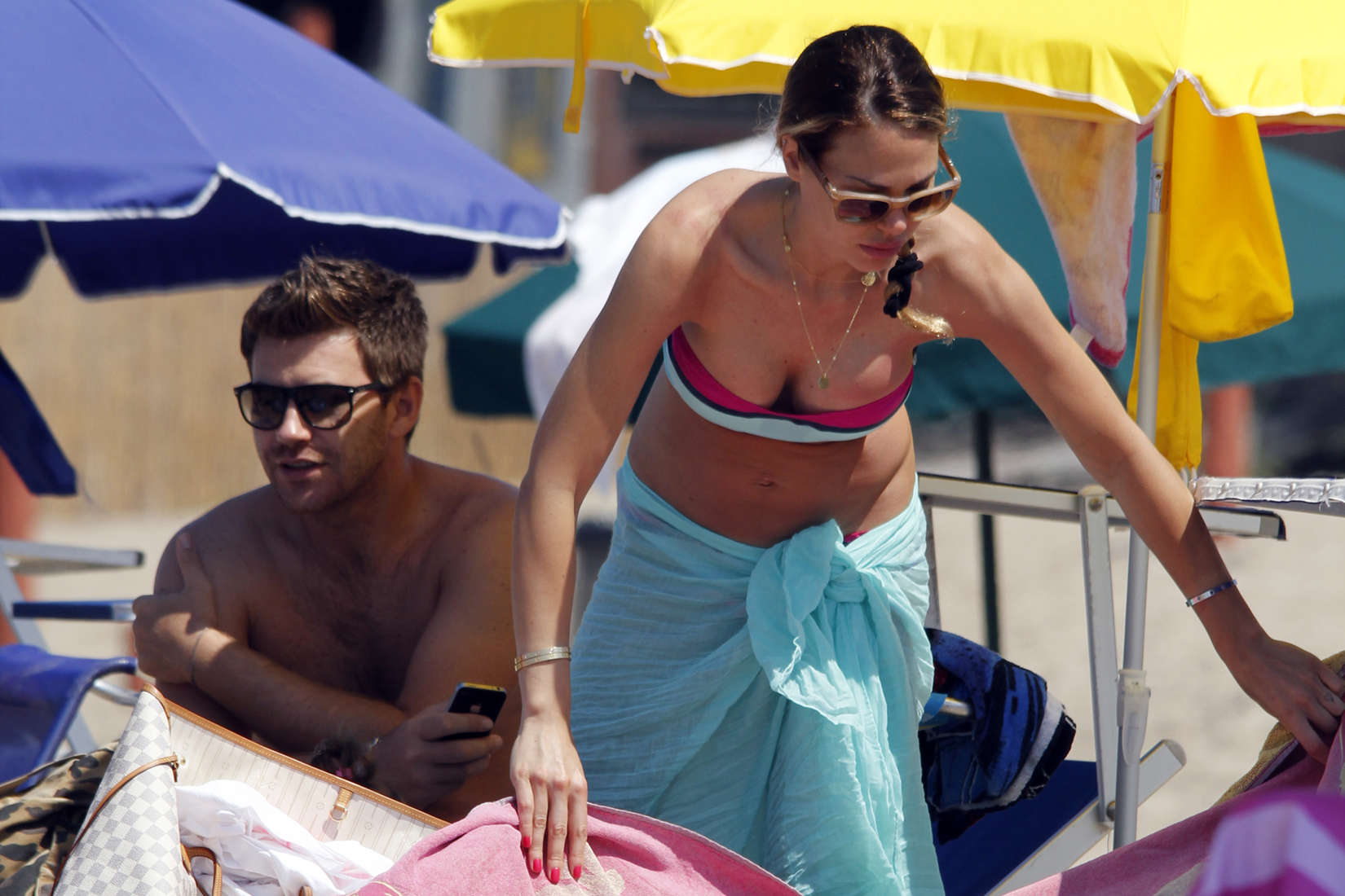 Ilary-Blasi-in-Bikini-in-Sabaudia-3