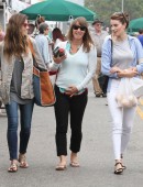 Jessica-Biel-Booty-in-Jeans-12