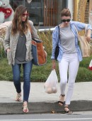 Jessica-Biel-Booty-in-Jeans-13