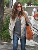 Jessica-Biel-Booty-in-Jeans-14