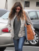 Jessica-Biel-Booty-in-Jeans-16