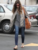 Jessica-Biel-Booty-in-Jeans-17