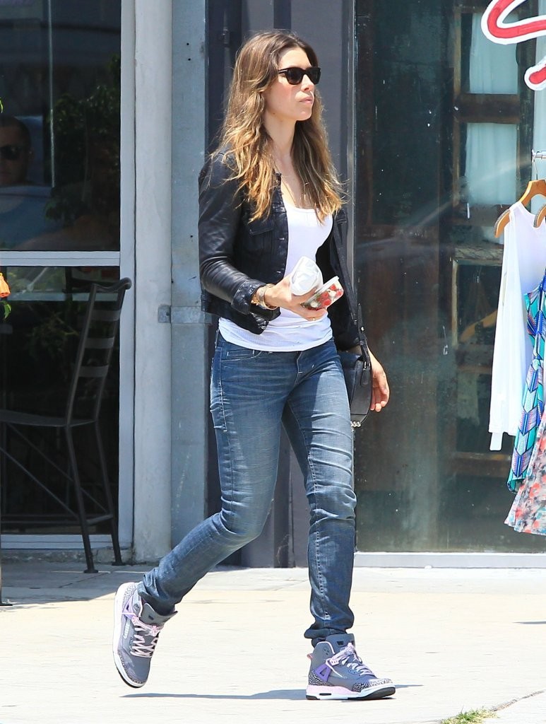 Jessica-Biel-Out-and-About-in-LA-10