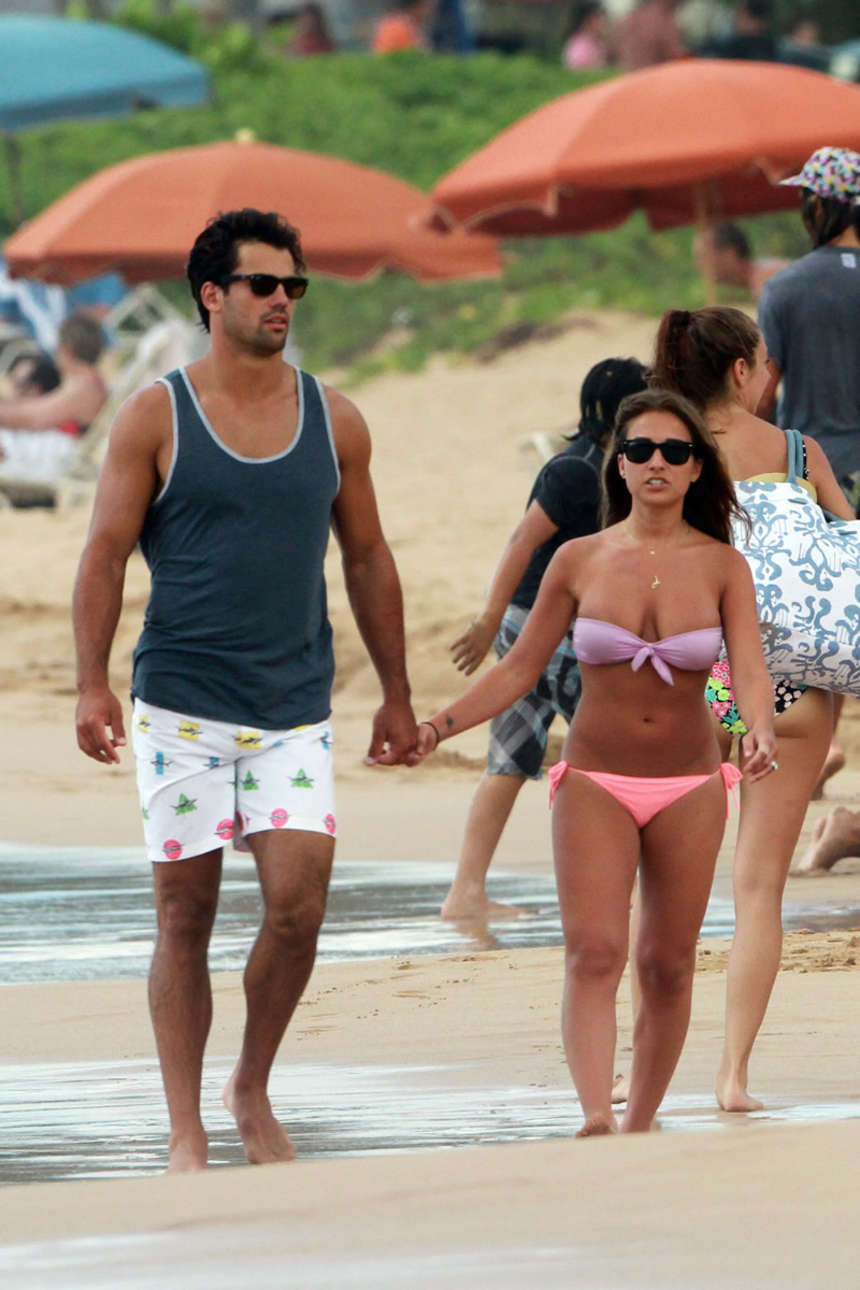 Jessie-James-Bikini-Candids-in-Hawaii-13