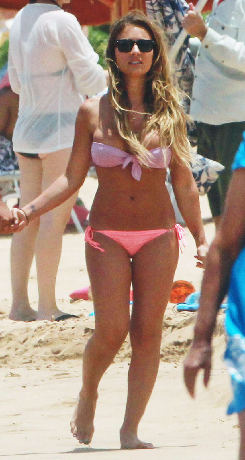 Jessie-James-Bikini-Candids-in-Hawaii-17