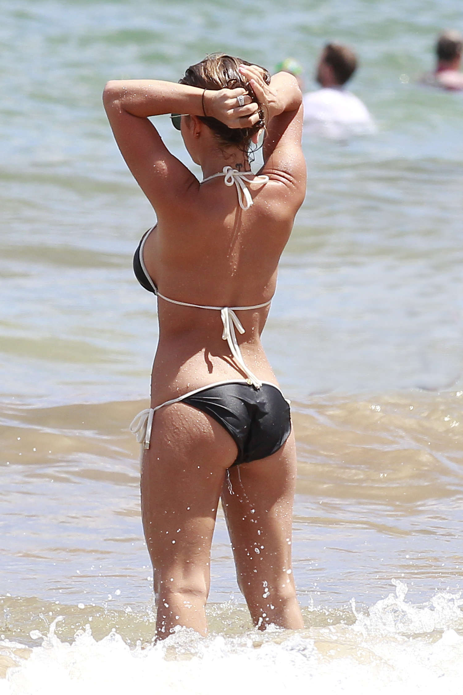 Jessie-James-in-Black-Bikini-in-Maui-1